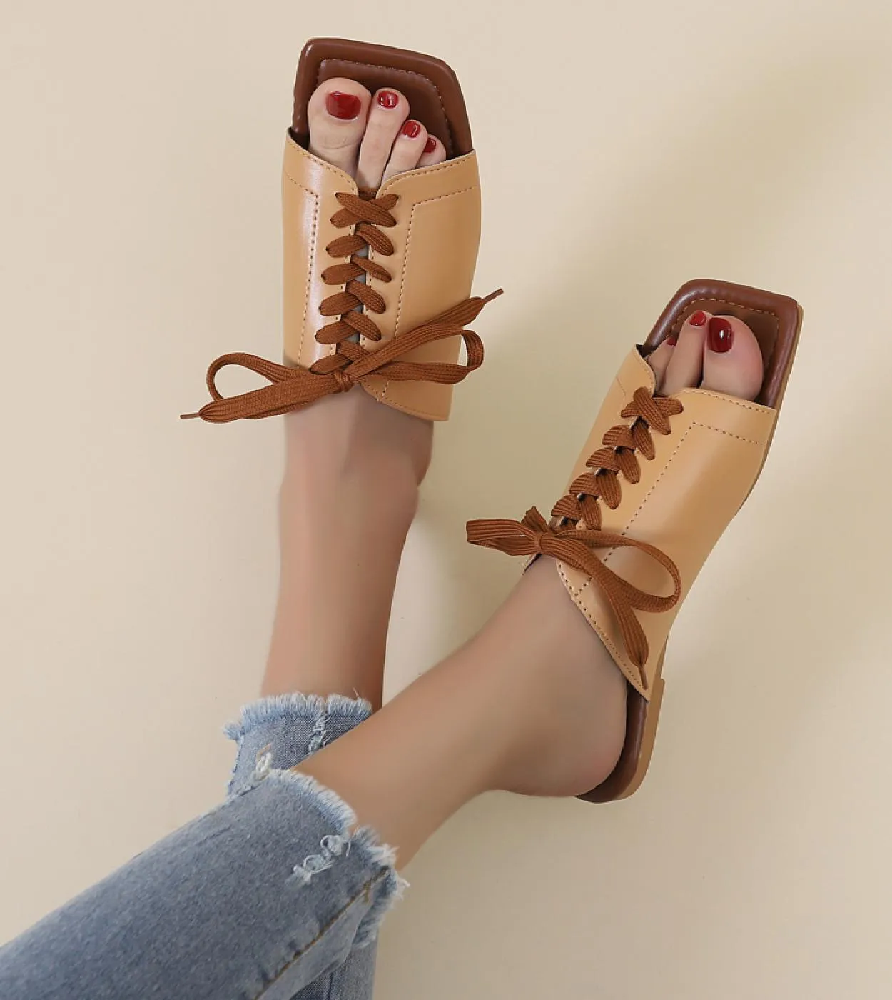 2023 Pantofole da donna estive Pantofole moderne in pelle Sandali con punta aperta comfort esterno Pantofole con lacci di design