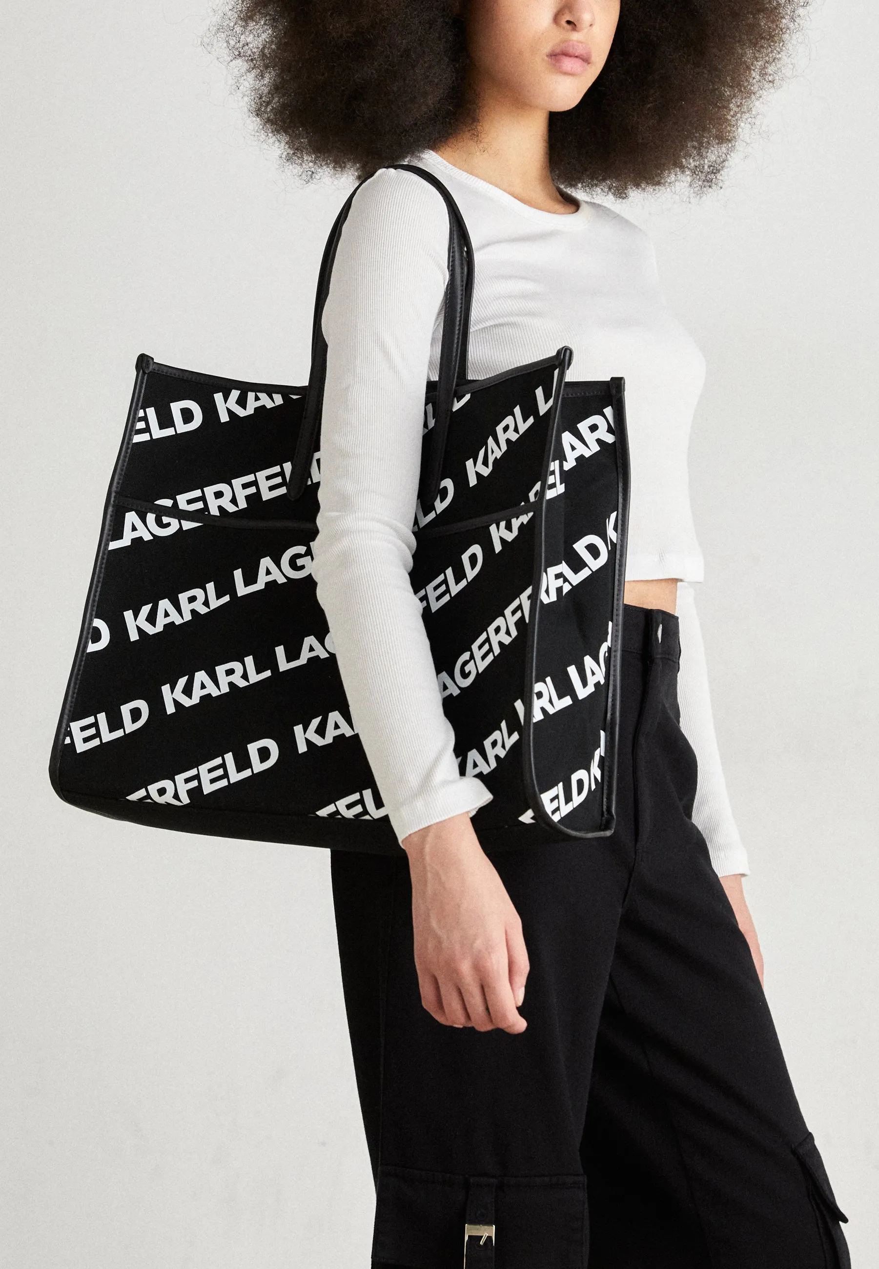 EXCLUSIVE ESSENTIAL SHOPPER - Shopping bag