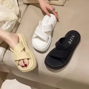 Pantofole casual dal design alla moda da donna con gancio e punta aperta all'esterno Pantofole incrociate da esterno per donna c