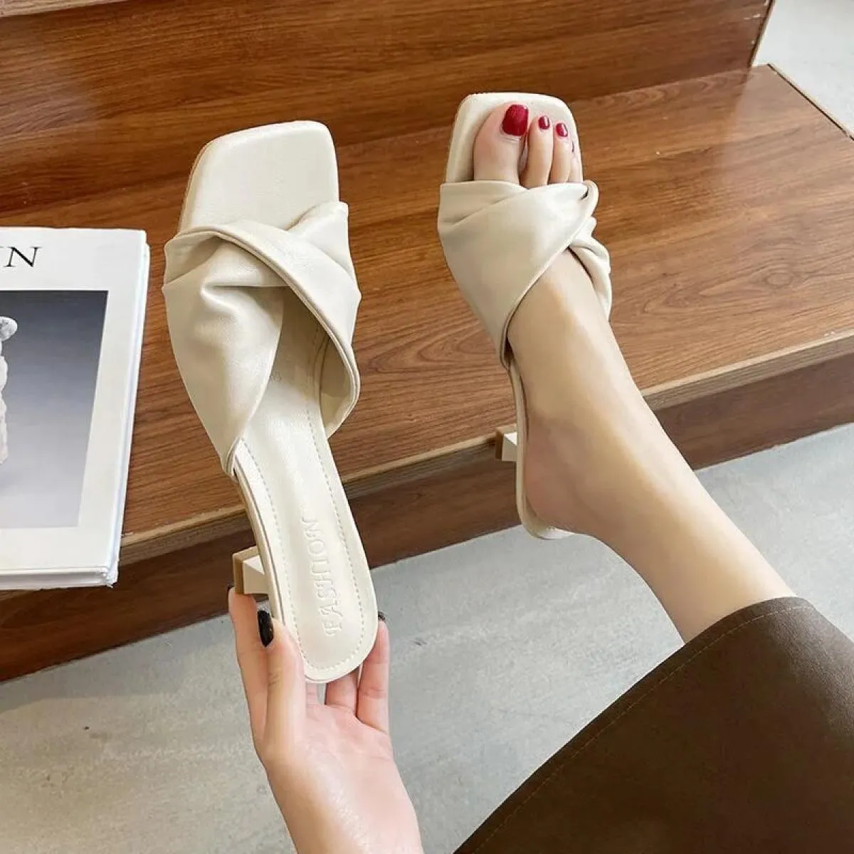 Pantofole da donna semplici alla moda Piedi di rugiada Tacchi alti Tinta unita Comode pantofole casual Pantofole alla moda 2024