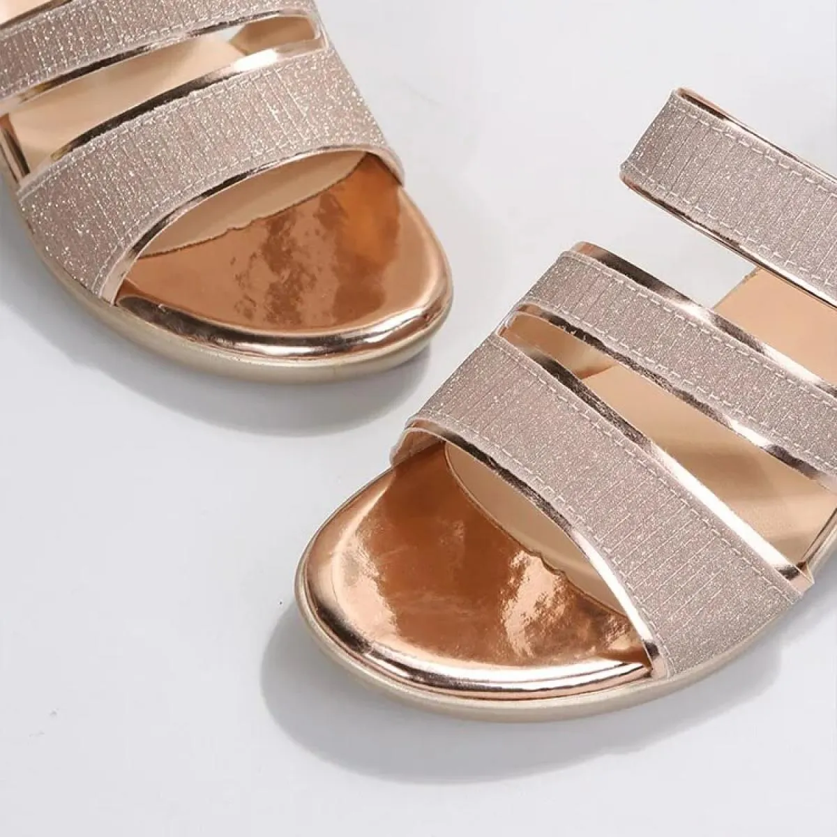 Sandali estivi Donna Zeppe Pantofole Bling Appartamenti Infradito 2022 Nuove scarpe autunnali Roma Scarpe da donna Slingback Cau