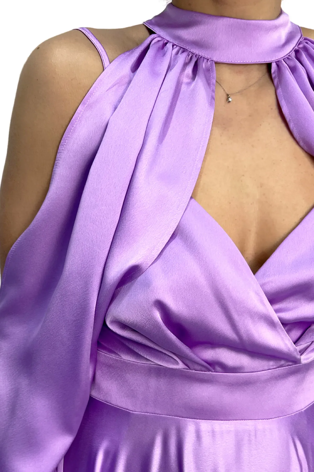 Stola donna con manica a sbuffo e polsino e bottone in satin lucido e aperto sulle spalle